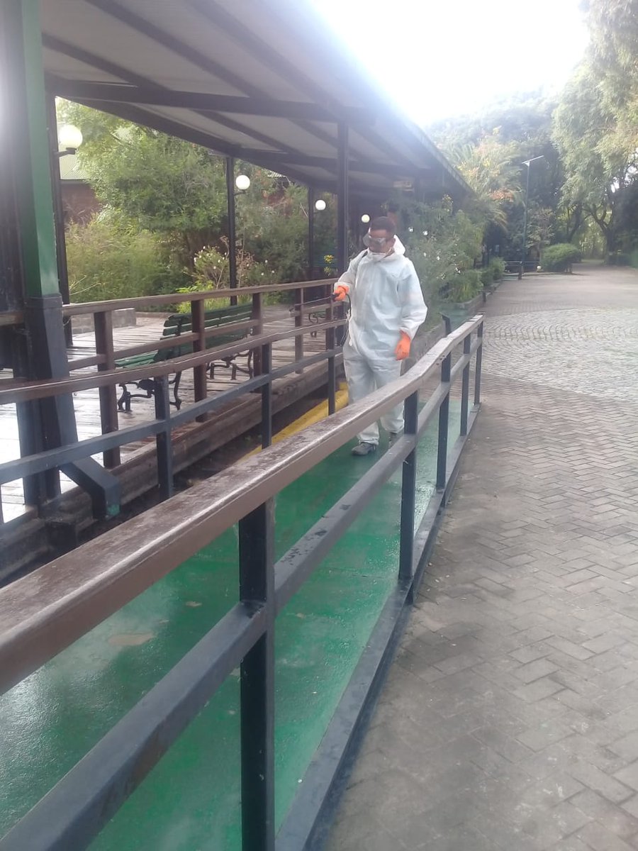 edumacchiavelli's tweet photo. Así se realiza el plan de mantenimiento y desinfección de las Reservas y del Jardín Botánico que continúan cerrados por la cuarentena. https://t.co/78JzPeGAfP