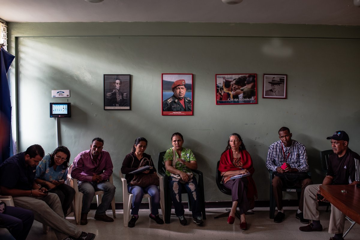 elarchivove's tweet photo. El primer premio de la #BienalDeFotografíaDocumentalWilRiera 2019 lo obtuvo el fotógrafo #PedroFerrer . Sobre su trabajo comenta @vascoszinetar : "Pedro Ferrer, joven fotógrafo venezolano (...) Ha tomado para su propuesta (...) el tema de la salud y de los servicios públicos" https://t.co/ASI1H7rQjS