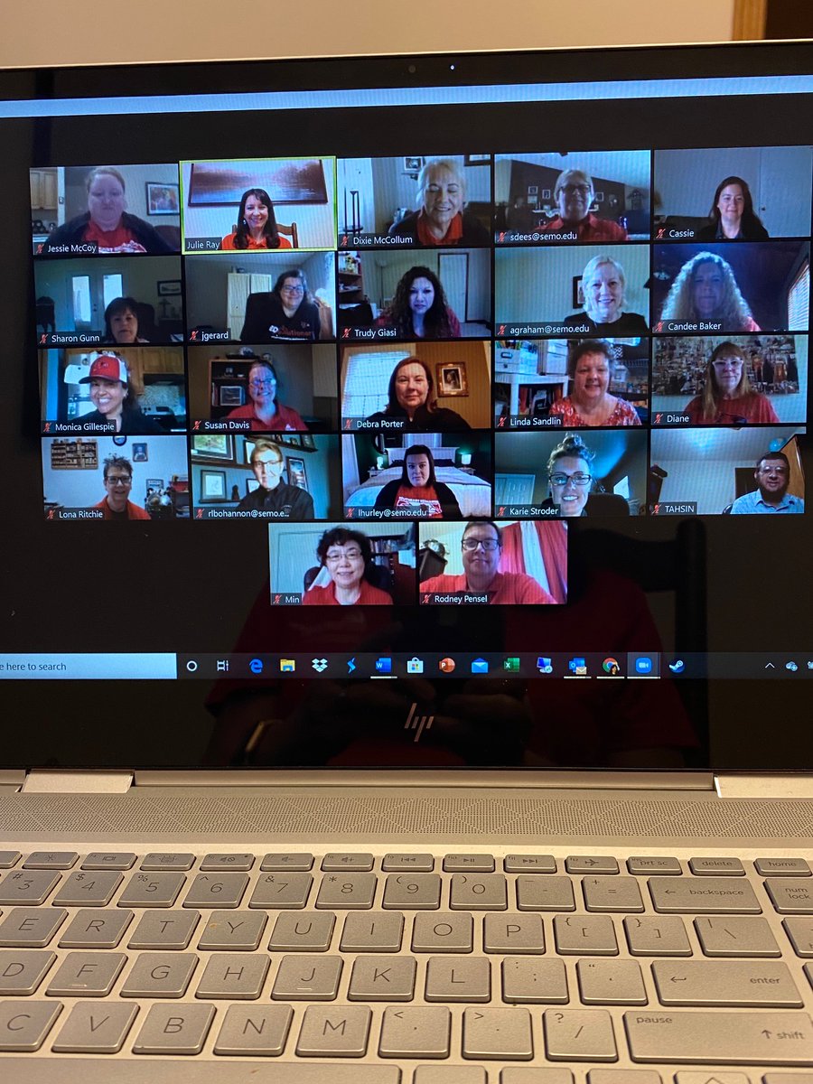 JulieARay3's tweet photo. SEMO Dept. of Elementary, Early and Special Education - getting the work done!  #TGIFlyday #goredhawks  #LetsSoar https://t.co/QgEzmNYF2U