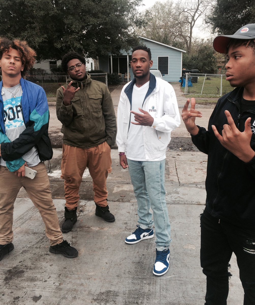 Bigbro_spudd's tweet photo. Word can’t describe the pain I’m feeling rn , i love you lil bro always n forever rest easy 😢❤️🕊 https://t.co/CcZqwFQyjV