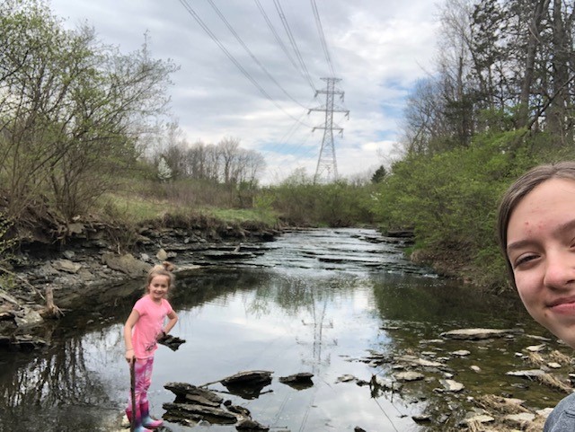 HarrisonWildcat's tweet photo. Kamryn Kinnett and family found a trail and went on a 1+ mile hike! #reconnectingwildcats #FitDayFriday https://t.co/OX8AcXttRr