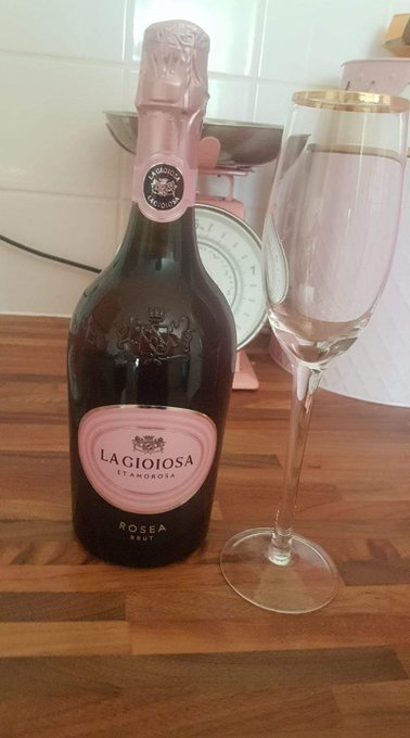 This lockdown is defo making me a boardline alcoholic.  Actually scrap the boardline 😂🍾🍷🥂 https://t.<a href="/tag/pornhub"class="tags"><span>#pornhub</span></a>