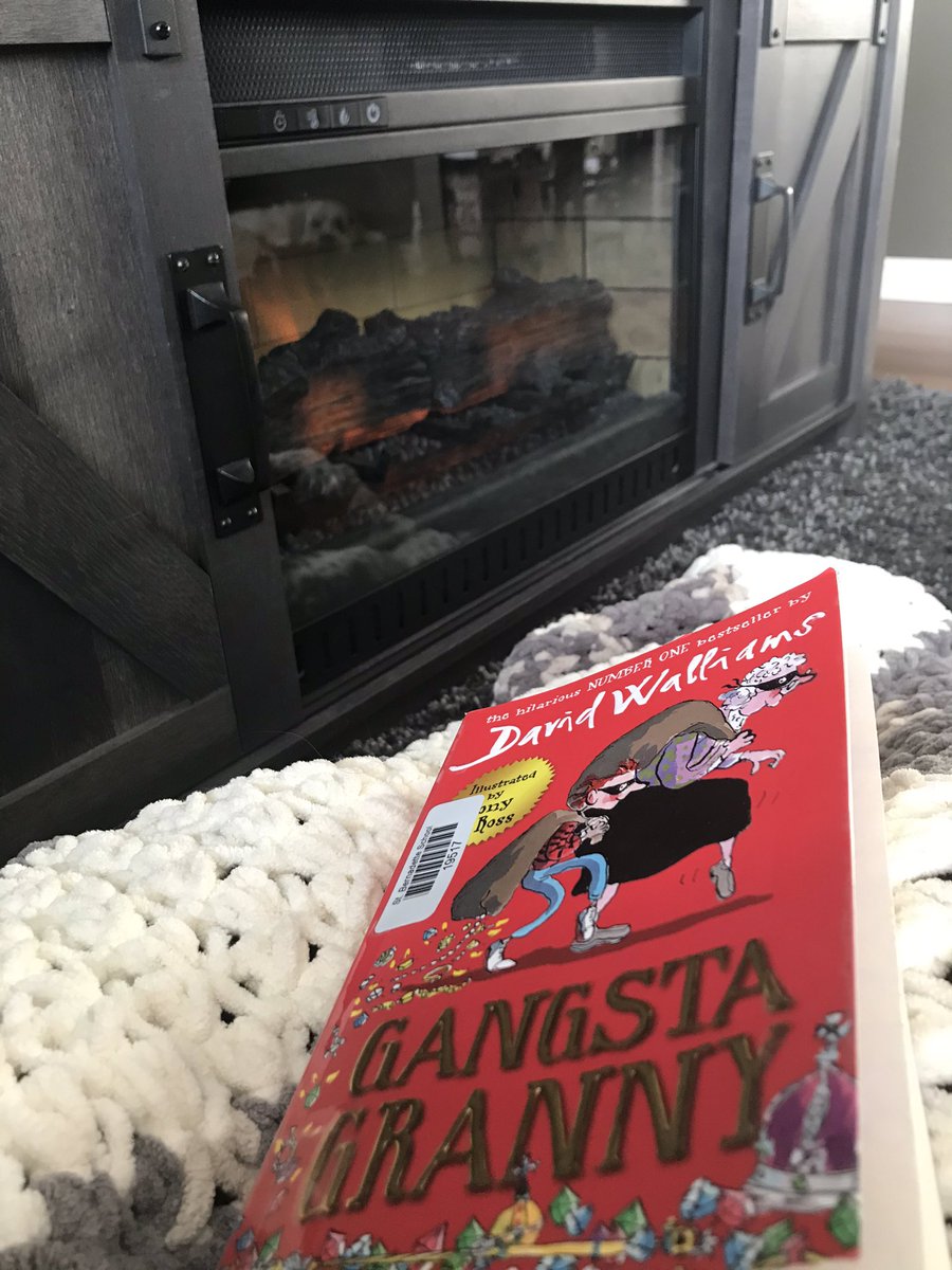 mrskayecsd's tweet photo. Getting to read a book to some of my favourite kids who I miss so much! #whatlovelookslike #StbernadetteYEG https://t.co/6WhHNjGLGK