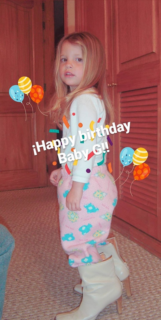 ChrisMeierFCRU's tweet photo. #FOTOS #InstagramStory Christian Meier @oliverdog
#FelizCumpleaños #GiaMeier 💐🎂😇 #Felices17🌹😘
#FelizCumpleañosGia 🌺
#HappyBirthday #BabyG🌼
Thanks #jacquesferrand @rogerloayza 03/04/2020
 vía #InstagramStory #ChristianMeier @oliverdog
 03/04/2020 https://t.co/Vd3EbE1jQI https://t.co/fjcLCQKTEV