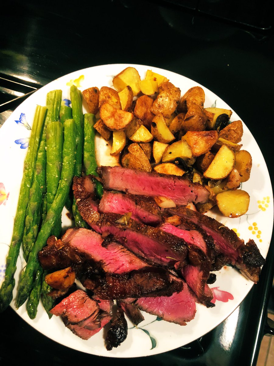 ppaigelynne's tweet photo. @GordonRamsay my fiancé wants you to rate his quarantined Aldi steak 😋 https://t.co/VCrMxeDviW