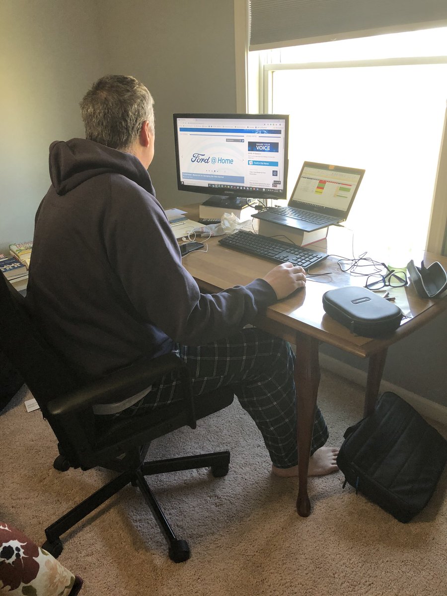 MrsChinavare's tweet photo. Team Chinavare all in pj’s to do our work today. Hope you’re enjoying your day. #bmshomespiritweek @MrsChinavare @BeachMiddle #pjday https://t.co/CRc6iTVNwg