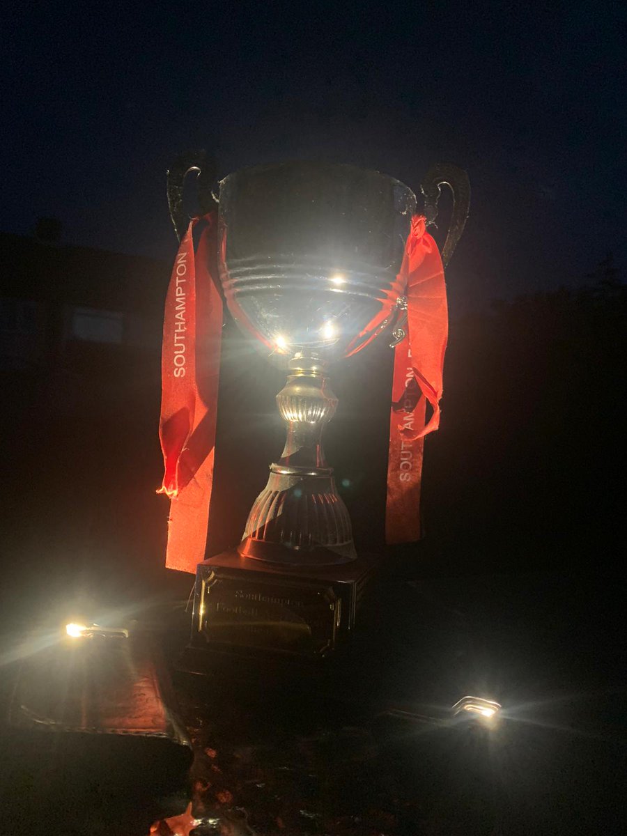 AdamLee84042611's tweet photo. Shining a light for Ray Tyrrell. RIP my friend #SholingFc https://t.co/QGmCkRfRgC