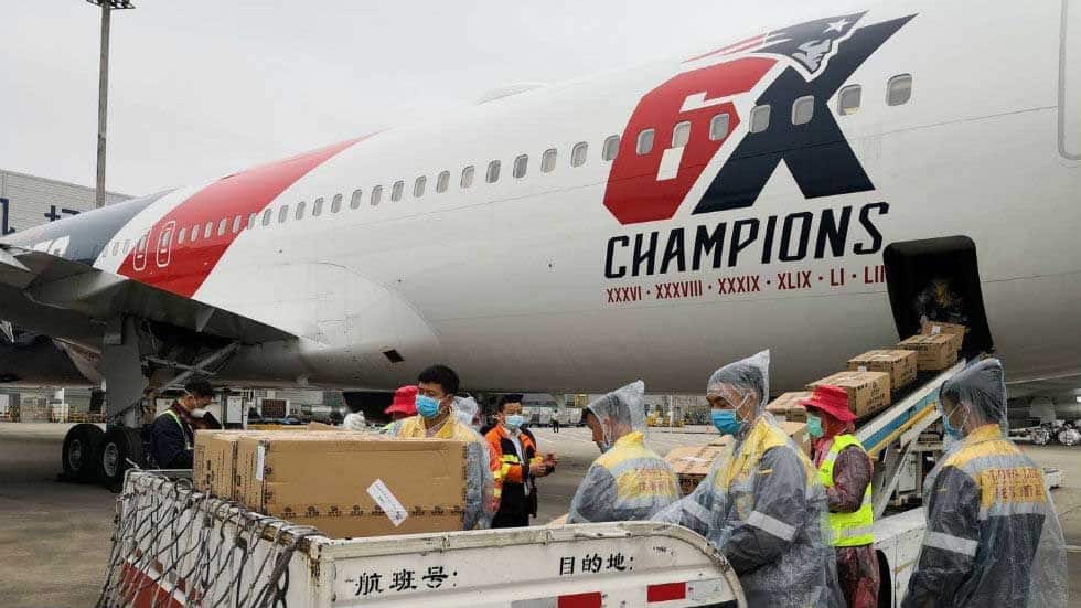 Enel_Aire's tweet photo. #COVID19 El equipo de la NFL, Patriotas de Nueva Inglaterra utilizó uno de sus dos Boeing 767-200 para transportar desde Shenzhen, China a Boston, Massachusetts, un cargamento de más de 1 millón 200 mil cubrebocas, para hacer frente a la actual crisis sanitaria en Estados Unidos. https://t.co/bvyoovIbAs