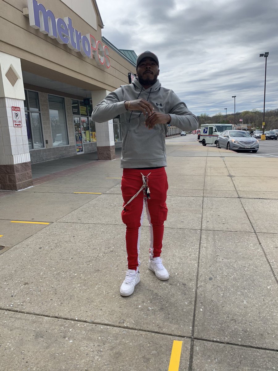_frreaky_'s tweet photo. Started off small🤏🏾now they payin💵 me double✌🏽‼️ #DRCBOYZ #FreeNewMoney‼️ https://t.co/Gd34GnD0ln