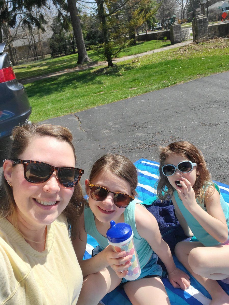 SraPortoEspanol's tweet photo. My co-workers and I decided to take our classroom outside this afternoon! ¡Feliz fin de semana a todos! #sabresathome https://t.co/WuWAYml1Zh