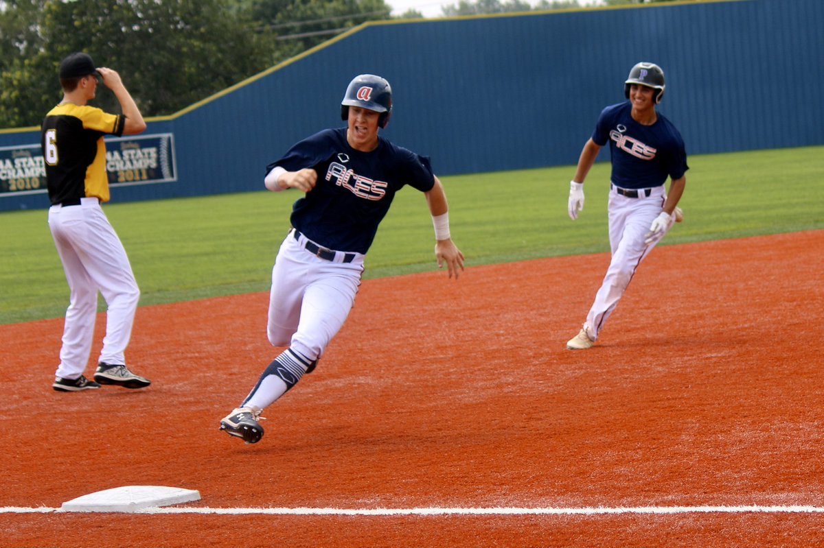 saroz_77's tweet photo. Check out these faces! Arkansas summer 2019 @CarsonSeeman hauling butt cuz he knows @MarkWolbert9 is coming round like the wind! @ChicoAces @lmff24 https://t.co/5bYQcenHCJ
