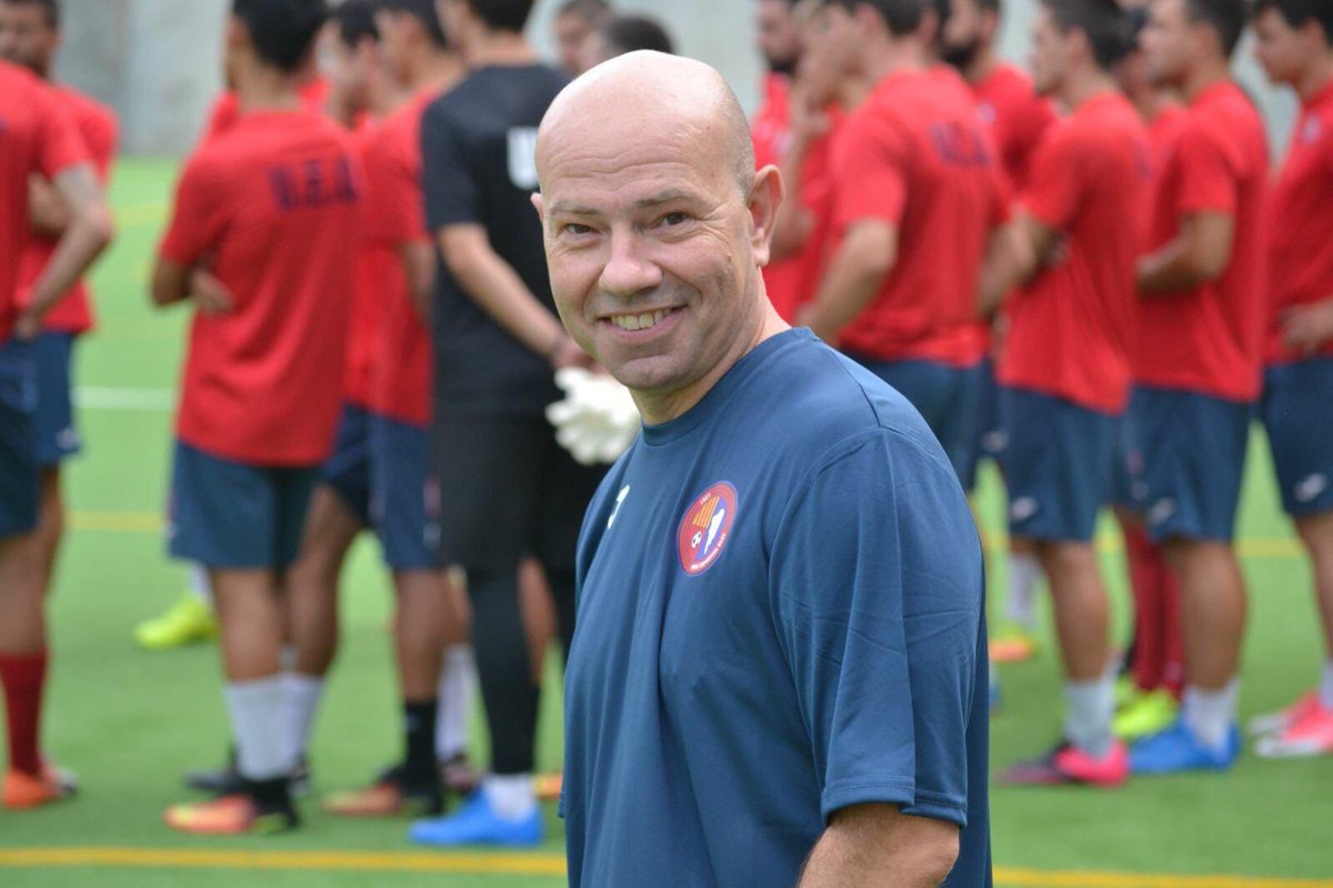 SportsBepro's tweet photo. Jaume Cros - “Analista técnico de fútbol en 2ª B” 🎬
El ex Scouting del @CF_Badalona y @UEO1921 nos da su punto de vista sobre este aspecto. ⚽️📊👇
📌 https://t.co/xc6vAMYcMZ
👆 (LINK en la BIO)
—
#QueElFútbolNoPareDesdeCasa #QuédateEnCasa #AprenderEnCasa #Formación #Scouting https://t.co/IcNkX0ybWk