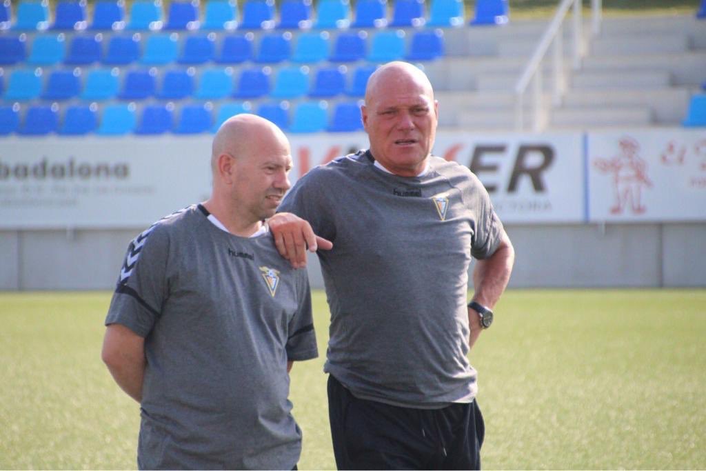 SportsBepro's tweet photo. Jaume Cros - “Analista técnico de fútbol en 2ª B” 🎬
El ex Scouting del @CF_Badalona y @UEO1921 nos da su punto de vista sobre este aspecto. ⚽️📊👇
📌 https://t.co/xc6vAMYcMZ
👆 (LINK en la BIO)
—
#QueElFútbolNoPareDesdeCasa #QuédateEnCasa #AprenderEnCasa #Formación #Scouting https://t.co/IcNkX0ybWk