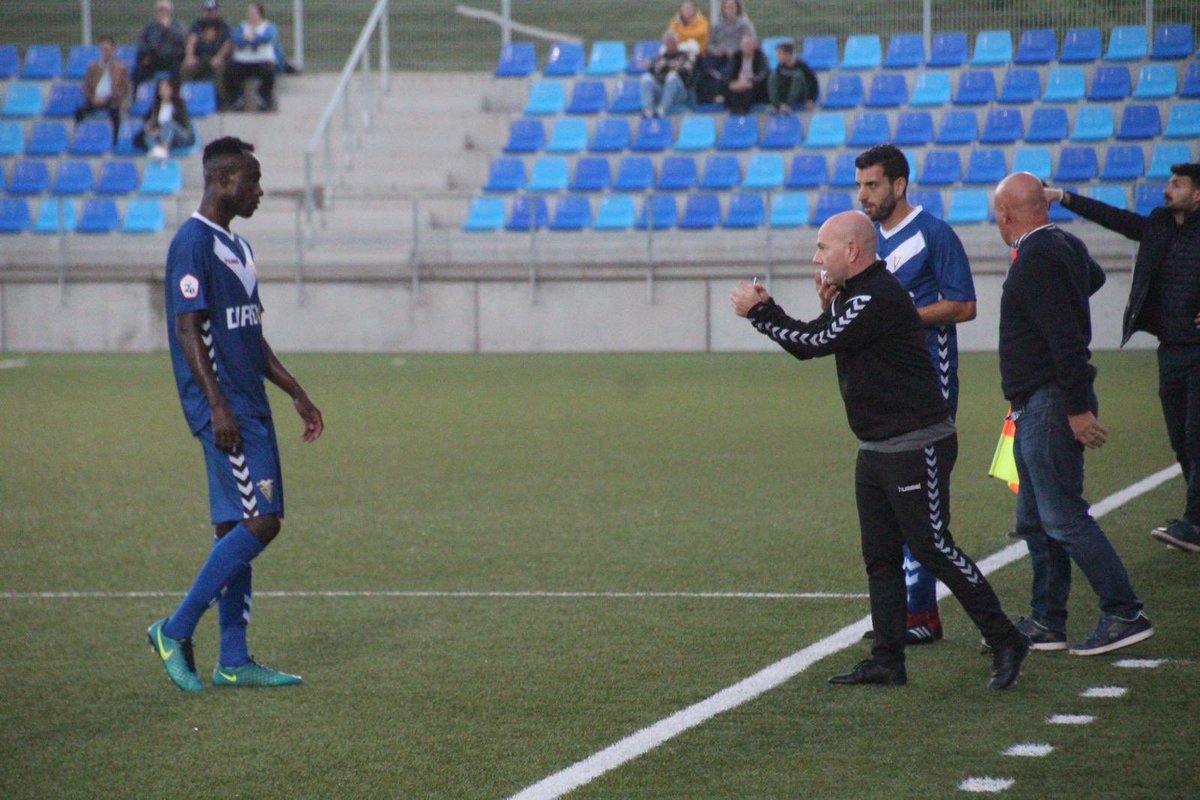 SportsBepro's tweet photo. Jaume Cros - “Analista técnico de fútbol en 2ª B” 🎬
El ex Scouting del @CF_Badalona y @UEO1921 nos da su punto de vista sobre este aspecto. ⚽️📊👇
📌 https://t.co/xc6vAMYcMZ
👆 (LINK en la BIO)
—
#QueElFútbolNoPareDesdeCasa #QuédateEnCasa #AprenderEnCasa #Formación #Scouting https://t.co/IcNkX0ybWk