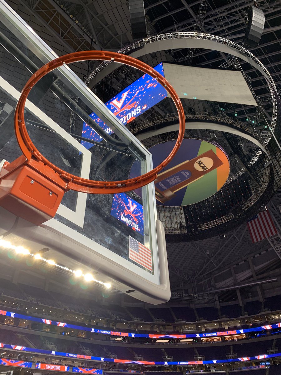 For the next week, I’ll thread videos & pics from our trip as we look back...together...on the final chapters of NCAA basketball’s ultimate redemption story.(And yes, I realize this will not be a pleasant exercise for my  #Hokies or  #RedRaiders pals...) http://wtkr.com/sports 