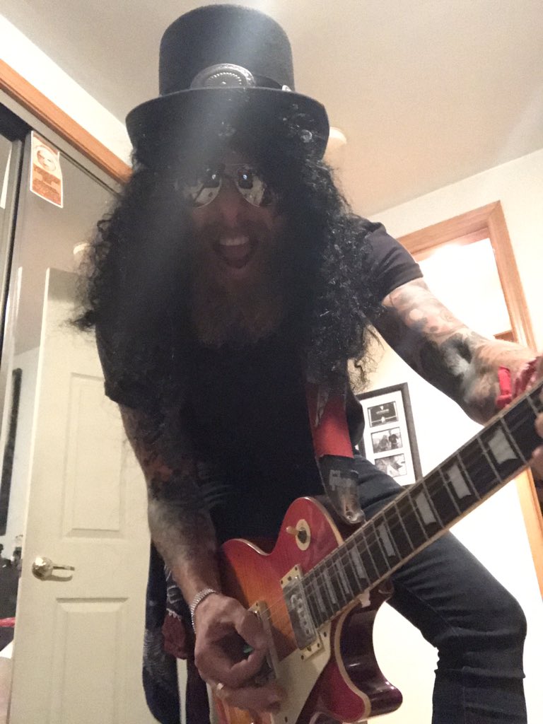 KTB_PhD's tweet photo. Did I conduct today’s Zoom class session/office hours as @Slash?! #OfCourseIDid
Did it make my students smile? #OfCourseItDid
#IMissMyStudents
#LabCoat #WeDuAnP💜💛 https://t.co/drkDYuJRwI
