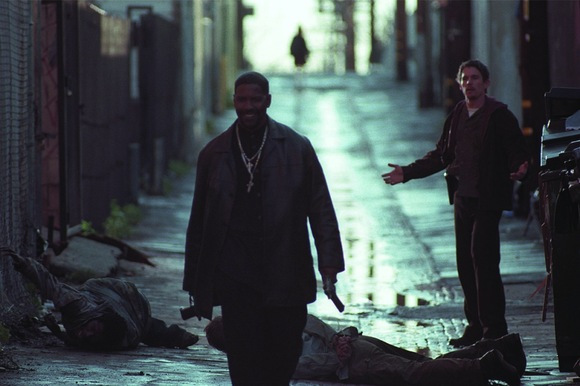 #1 - Training Day de Antoine Fuqua (2001)L’histoire de Jack un petit nouveau de la la police de Los Angeles. Décidé à passer inspecteur, il est mis a l'essai pendant 24h avec Alonzo Harris, un vétéran de la lutte anti-drogue. Denzel Washington et Ethan Hawke sont grandiose.