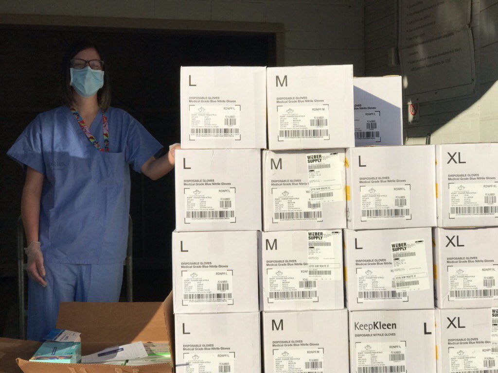 UPDATE: We continue to do everything we can to support Ontario's efforts to minimize the spread of #COVID19.

This morning, #WRDSB donated 35,806 gloves and 63 masks to <a href="/StMarysGenHosp/">St. Mary's Hospital</a>. Pictured here is a hospital staff member receiving the donation. #WRDSBcares