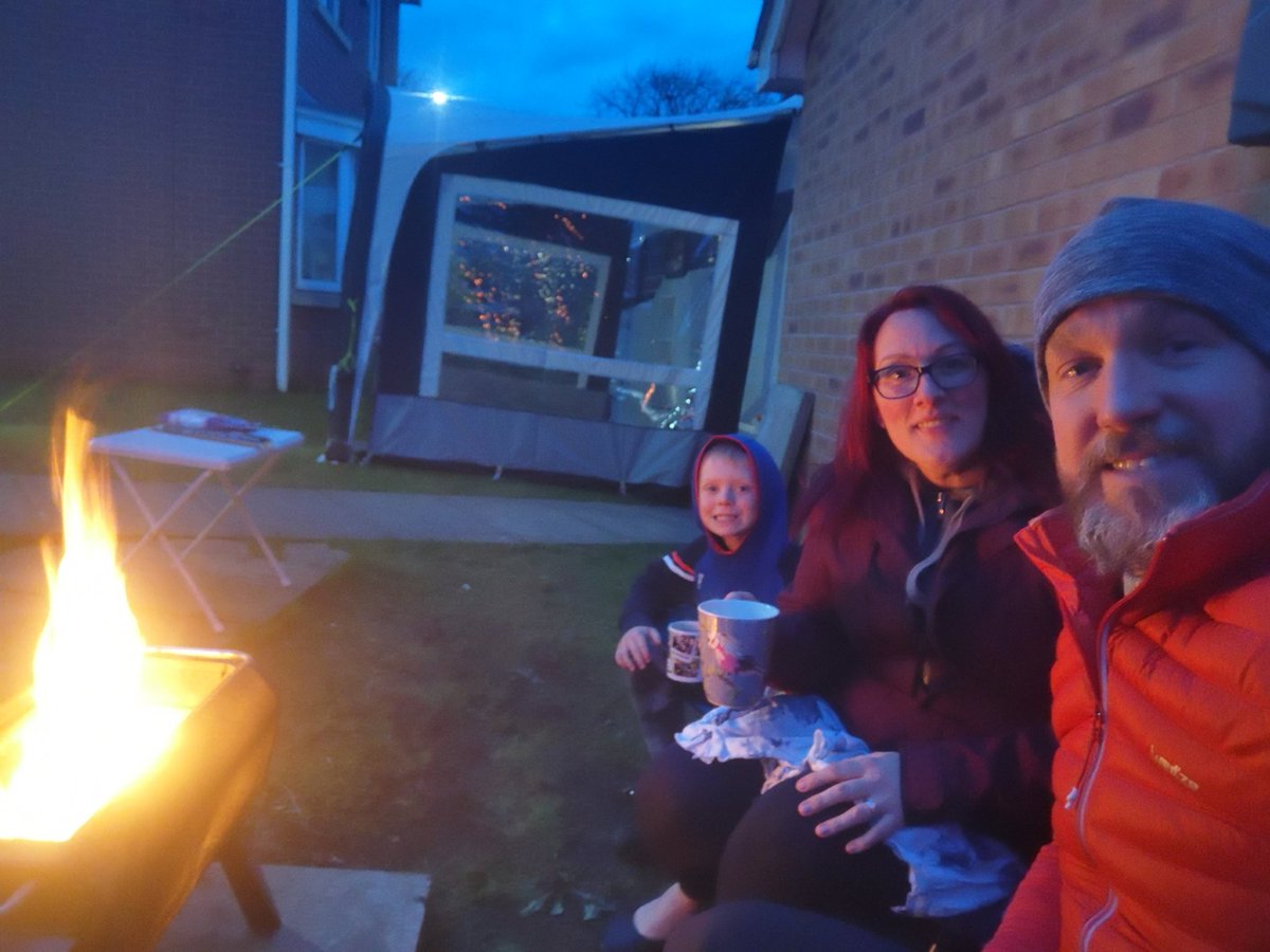 dannyn7's tweet photo. FirePit time, with hot chocolate and marshmallows (Thanks to @will_mccly 👍) on sticks for dessert!
#StayCation
#BioLiteFirePit
@Spanna99
@BeautyByAnnaN https://t.co/3dn02TYsA9