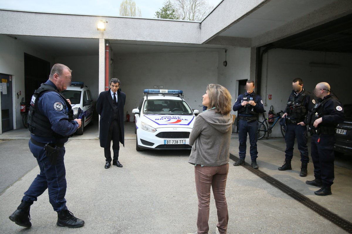 Ville De Longjumeau On Twitter C Est Ensuite Accompagnees De M Abdel Kader Guerza Sous Prefet De L Essonne Que Sandrinegelot Et Les Forces De Police Municipale Et Nationale Se Sont Rendus Dans Les Rues De Longjumeau