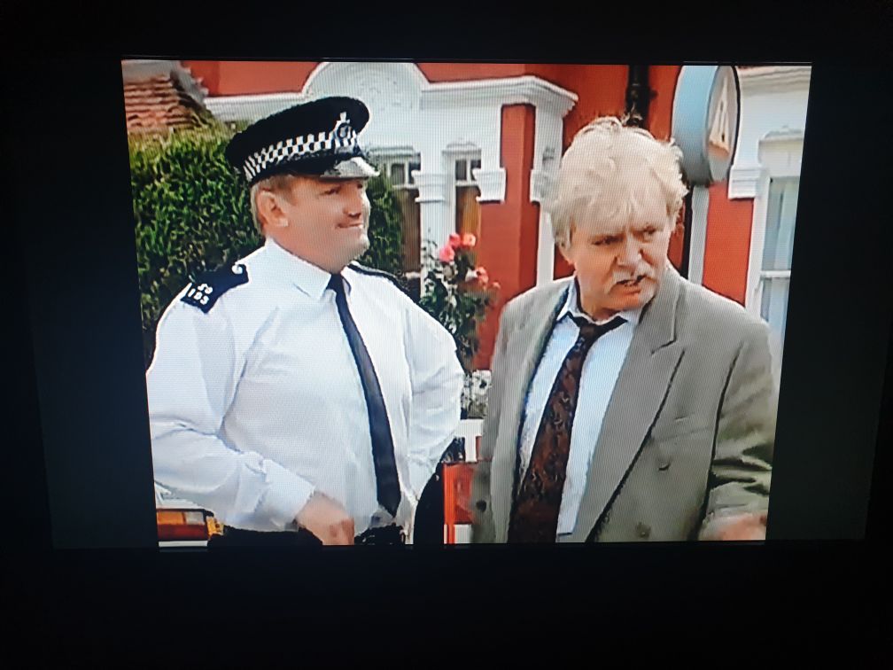 ScottishJuggalo's tweet photo. @EliteFPLSteveO @thewomblechick @MrsLogicViz It's so cool how they brought Ted Roach back for an episode in 2000. #TheBill #TedsBack https://t.co/QTA8vHqNn0