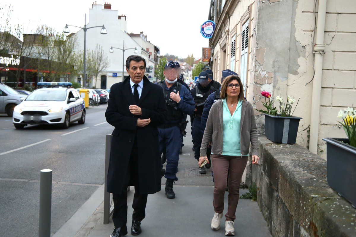 Ville De Longjumeau On Twitter C Est Ensuite Accompagnees De M Abdel Kader Guerza Sous Prefet De L Essonne Que Sandrinegelot Et Les Forces De Police Municipale Et Nationale Se Sont Rendus Dans Les Rues De Longjumeau