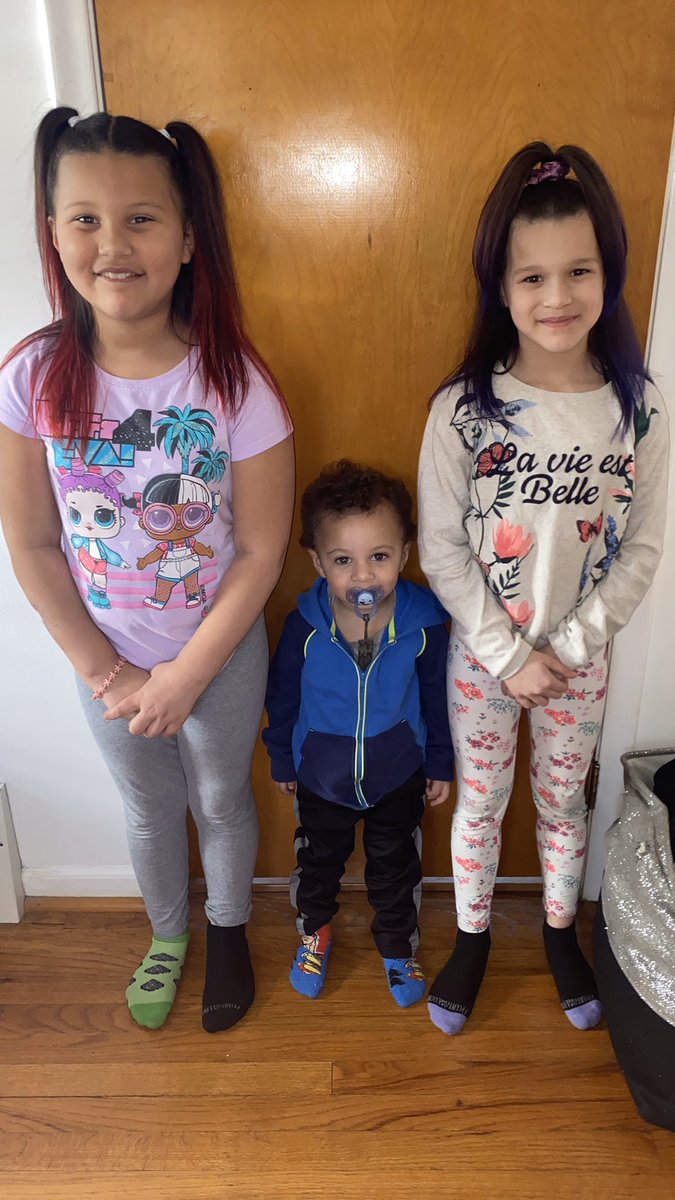 deeondreeuh's tweet photo. @CashApp $deandriamdavis
currently struggling pretty bad. 
my oldest to the left was viciously attacked by a dog in october. my sons father kicked us all out of the home in january. 
we are currently cramped at my parents because i’m a part time medical assistant https://t.co/vNzqd3S9mK