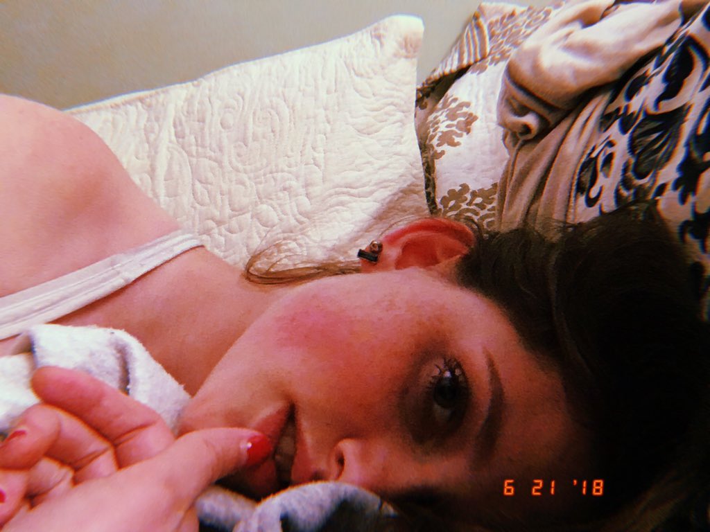 goddessxjaim's tweet photo. when you wake up, your first thought should be: 

“how am i impressing goddess jaim today?” 

#finD •findom• https://t.co/ge2d8TwWUs