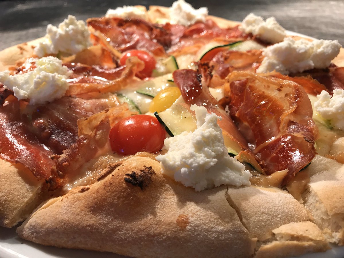 SauceCalgary's tweet photo. PIZZA PIZZA! Daily Sauce
Forever Friday 2-1 Pizza
3-8pm Delivery available... and don’t forget the cannoli!!!
Tonight’s Extra Sauce.. add a bottle wine for $20 red or white. #twoforonepizza #fridayispizzaday @SauceCalgary https://t.co/MCP6I3VE3Y
