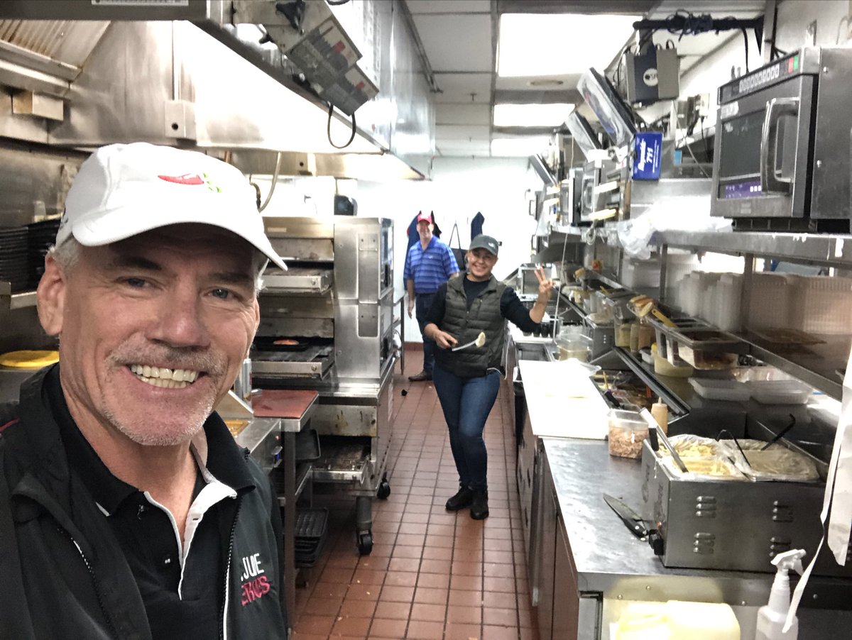wymanroberts's tweet photo. Worked a lunch shift with the Tarrant Parkway Team. They were serving great food - fast and hot! Observing all the safety standards and making our guest feel special - in the parking lot. #chilislove. https://t.co/pBMNHU0YxN