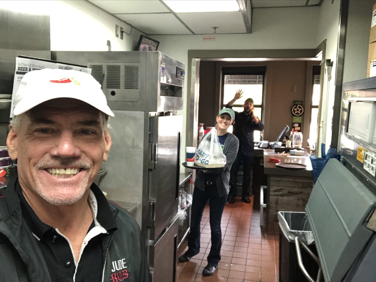 wymanroberts's tweet photo. Worked a lunch shift with the Tarrant Parkway Team. They were serving great food - fast and hot! Observing all the safety standards and making our guest feel special - in the parking lot. #chilislove. https://t.co/pBMNHU0YxN