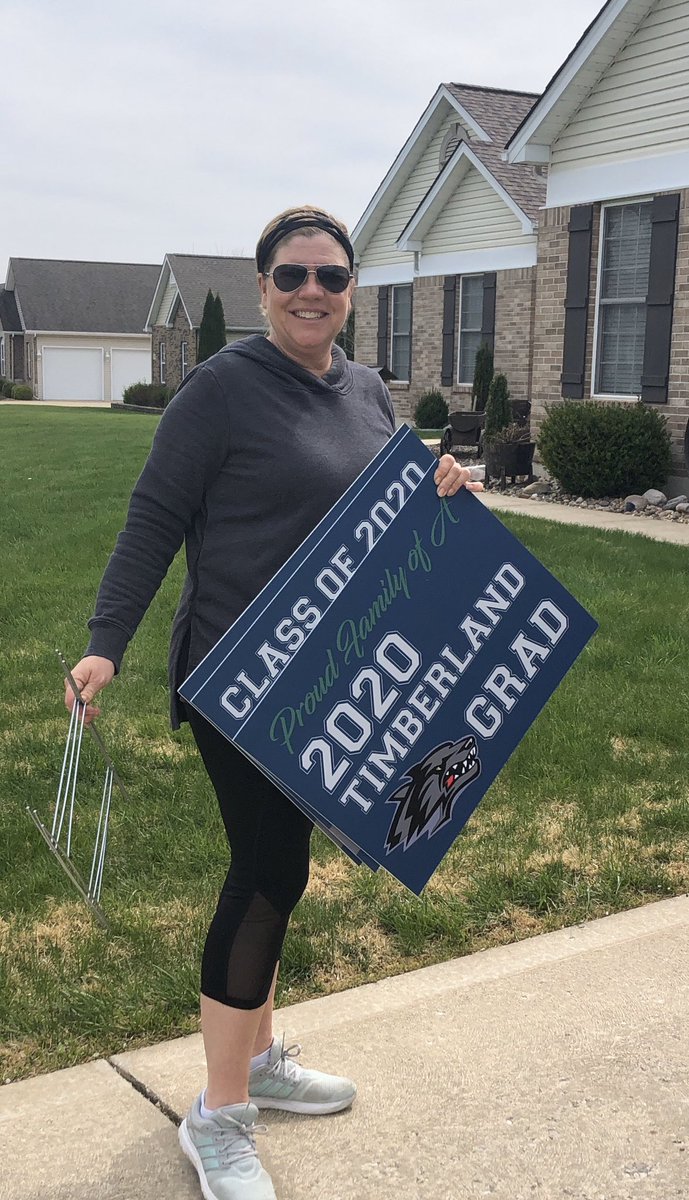 TGrad2020's tweet photo. Happily delivered signs to fulfill our orders our Seniors. We place orders every Friday. See the flyer if you want to order one (or two like I did). Thanks for your support. https://t.co/grZxR3wAqT