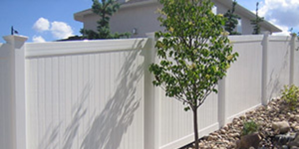 everlastvinyl's tweet photo. Being more durable and flexible than wood, you might think #vinyl is more expensive. But that’s not always the case. Beyond saving on regular maintenance &amp; repair costs, you will likely pay a lower upfront cost for installation. Find out more today at #EverlastVinylFencing! #yeg https://t.co/1kX3ovjuks
