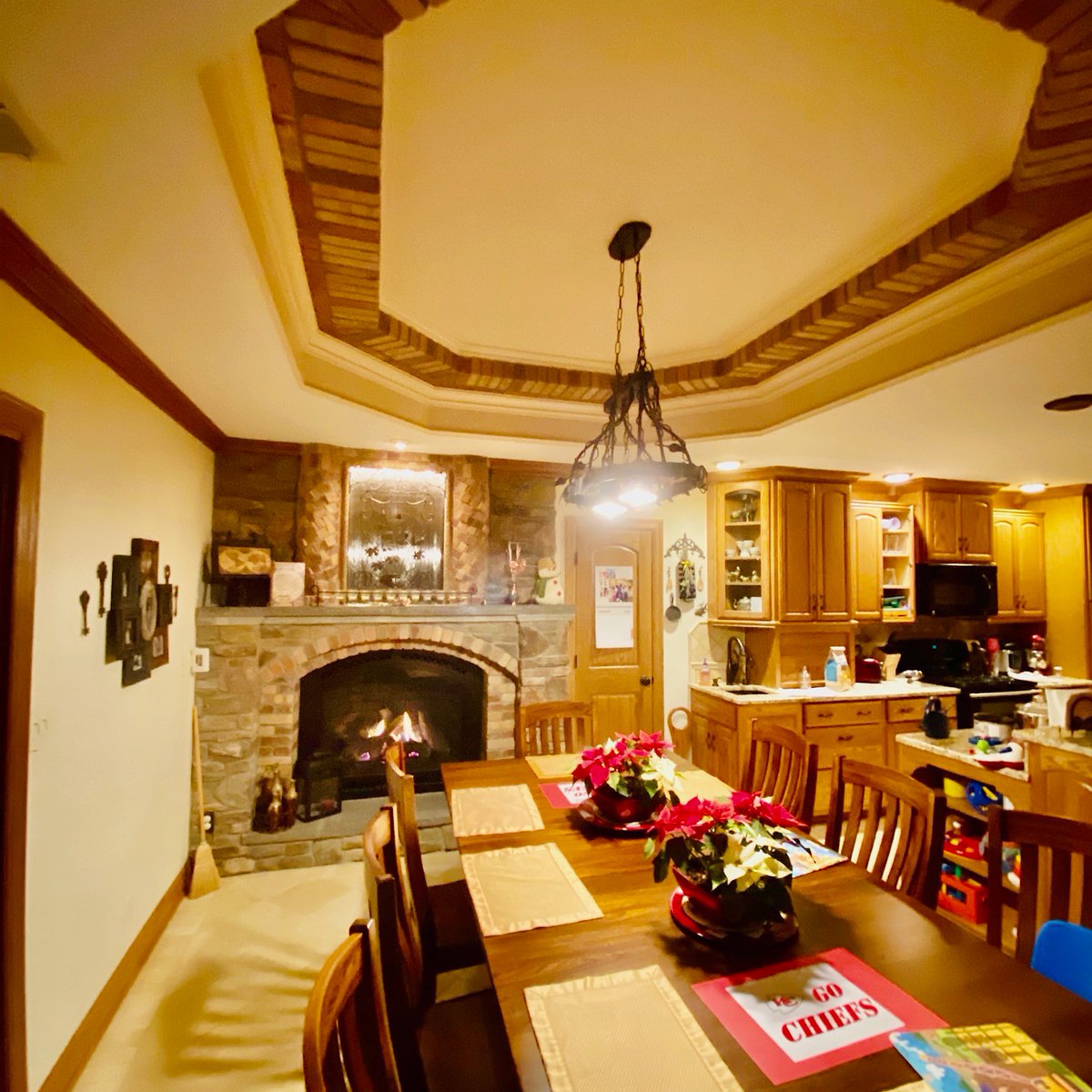 ChcCst's tweet photo. Sometimes stone should stick out and be bold in the room others it’s nice for it to just blend in. We think this homeowner had the right idea on this install how about you? https://t.co/16kOf3sL7v