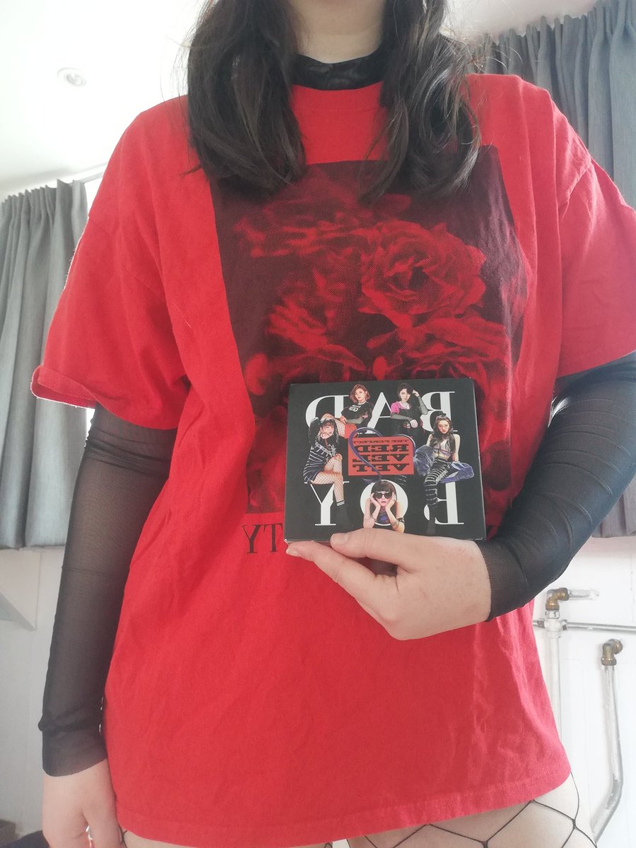 Dressing up as kpop albums - a thread  #straykids  #ateez  #exo  #iz  #jonghyun  #redvelvet  #nct  #NCT127  #MONSTAX #VIXX  #bts    #BIGBANG  #ONEUSIm working on my body image and confidence, this actually took alot of courage to post, but it was really fun to do 