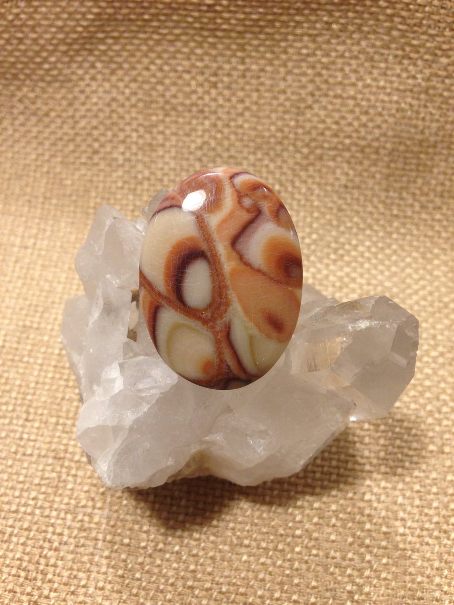 Schwartz_Land's tweet photo. Rolling hills dolomite. Really soft stone that still gets a good shine (the harder the stone, the better the shine). A fun stone to work. https://t.co/9fYQpPCaoW