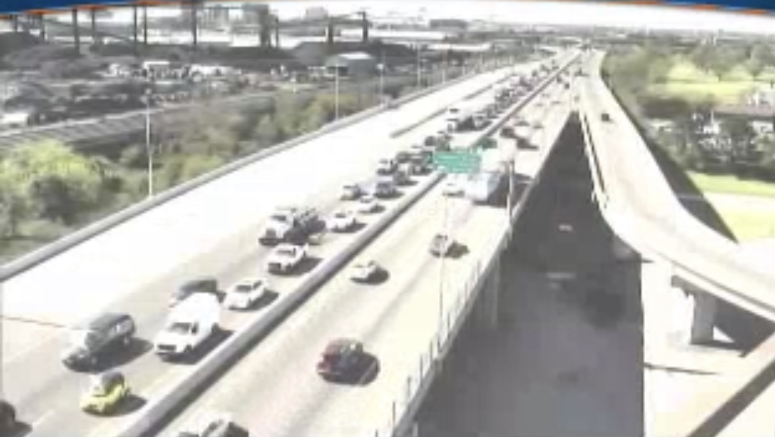 WTKR3's tweet photo. Southbound I-664 shut down at #MMMBT; traffic stopped, expect delays https://t.co/VjZkE9LTv9 @TedNoah https://t.co/bjSNmBd4r9