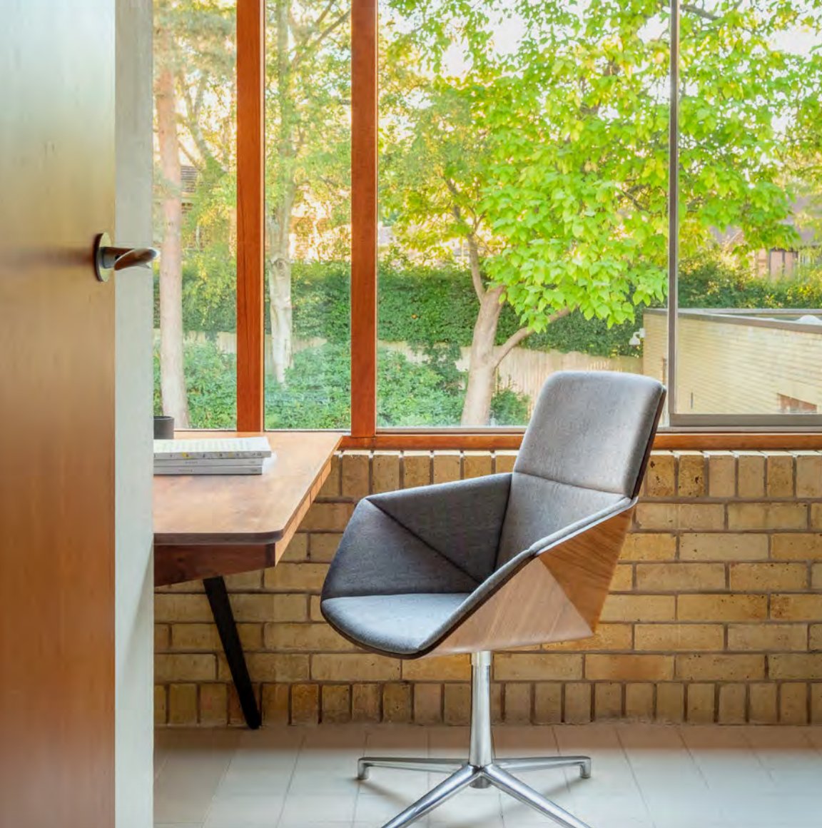 TeammatesDenver's tweet photo. Working at home can be tough. It is important to have a productive set up with lots of natural light! https://t.co/vdAfbUJyfw