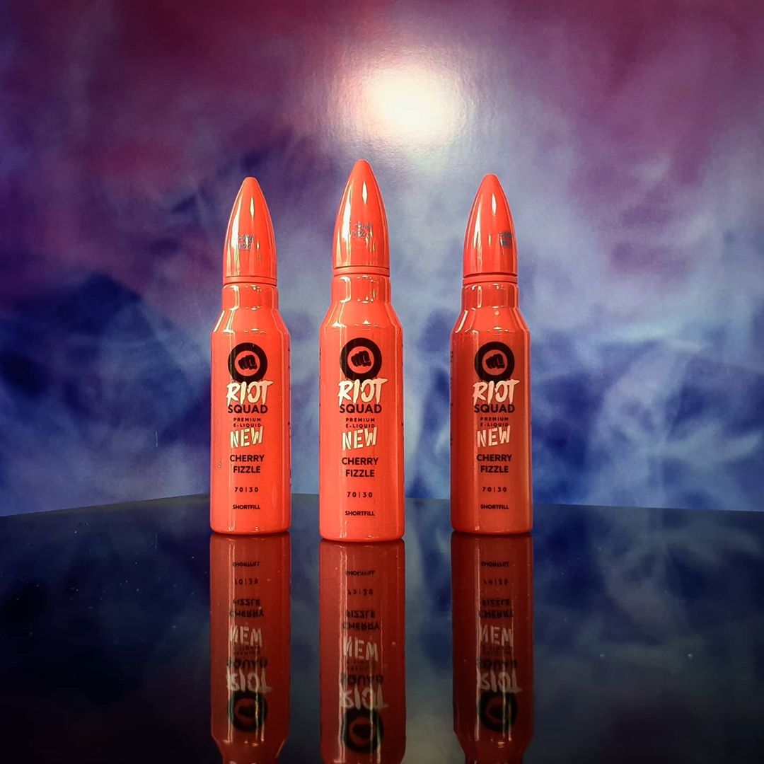 Rioteliquid's tweet photo. Is three really a crowd though? 🤔
#riotsquadeliquid #jointheriot #cherryfizzle #new #neon #vape #repost #vapelife #vapelyfe #vapecommunity #subohm #electric #cloudchasing #notblowingsmoke #instagood #instadaily #instavape https://t.co/WnKLldQ1Hw