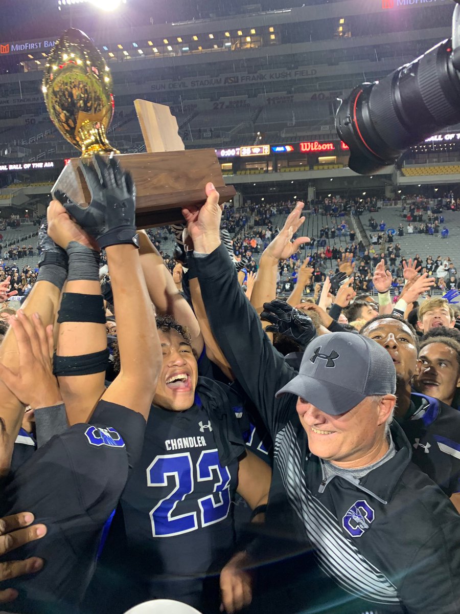 GarretsonRick's tweet photo. THE 4 KEYS THAT DRIVE CHS FB:       11 HATS TO THE BALL... LEADERSHIP... HIGH OCTANE OFFENSE... EARNING THE RIGHT TO BE THE BEST... #WORRYABOUTUS #SOC https://t.co/mv6lyL58uv