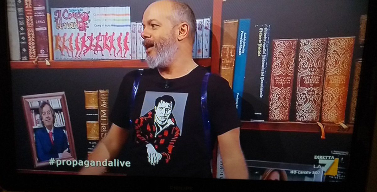 #propagandalive la libreriamia sarebbe perfetta per la mia didattica a distanza. Che figurone  con i miei alunni!Potrei averla in comodato d'uso fino a fine #iorestoacasa? Grazie!