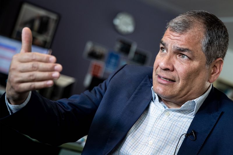 CNNEE's tweet photo. No te pierdas hoy en @aristeguicnn su entrevista con el expresidente de #Ecuador @MashiRafael donde analizarán la crítica situación por la que atraviesa #Guayaquil por la pandemia de #coronavirus. 11 P.M. hora de Miami https://t.co/iMqI16Je1G