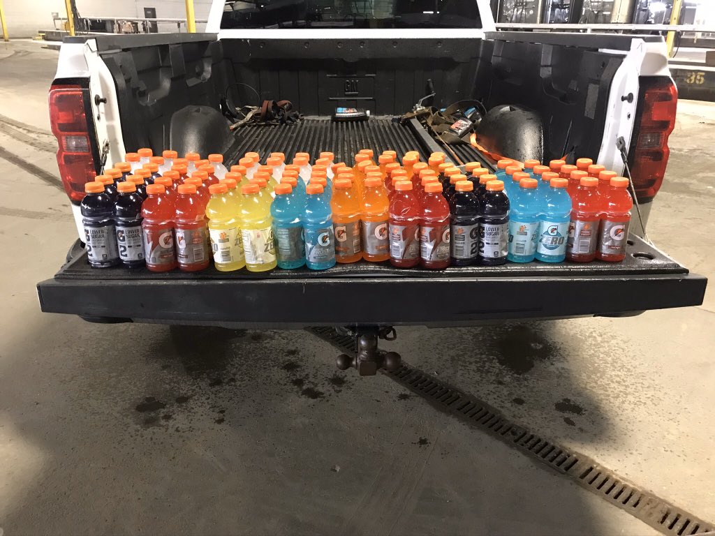 kkimmyboyle's tweet photo. Tailgate down, care packages all around. Thank you Brewer UPS! #TogetherWeAreUPS #Thankyoufordelivering #AmericarunsonUPS https://t.co/Xid2KFB6FK