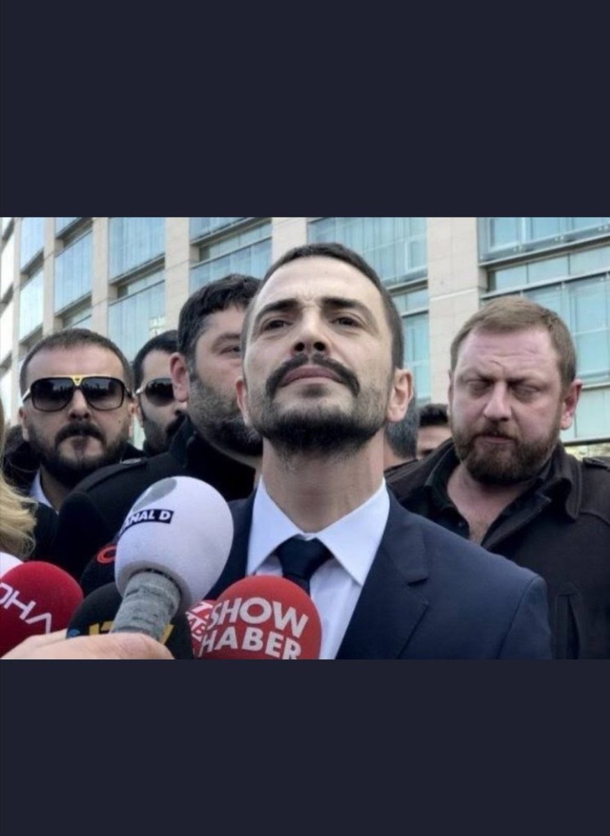 Babam:
-ekmek al oğlum 🥟
Ben :
-eskiden ekmek aldığım ev.