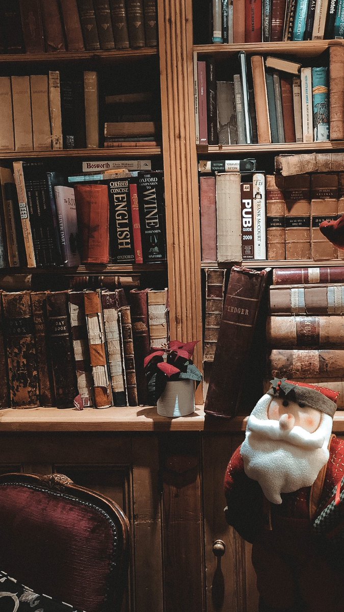 houwss's tweet photo. اجعل للقراءة جُزء من وقتك☕️🍂 https://t.co/NeA53SQo4u