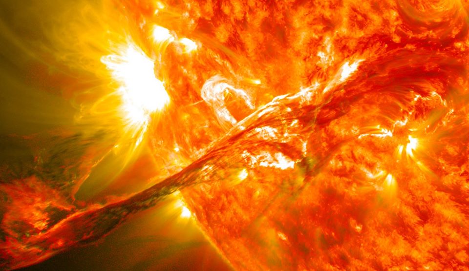 NatSolarObs's tweet image. .
"Scientists at the Dunn Solar Telescope have measured the magnetic field inside a solar filament, as it erupts into space, for the first time."  arxiv.org/pdf/2002.02104…
.
#NSFscience #solarphysics #research