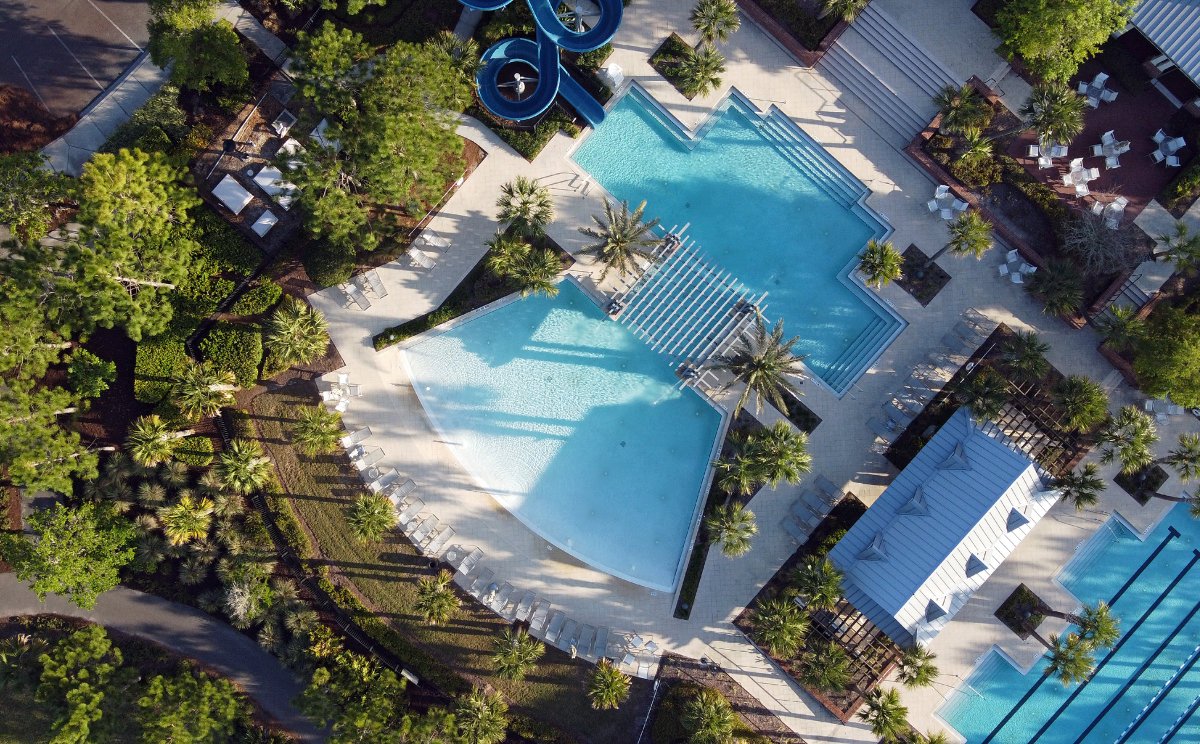 ELMplan's tweet image. It's a beautiful day for an #AprilAerial! How gorgeous is this amenity center featuring a #zeroentrypool? Any guess as to where this community is? Hint: it's the same location as the last 2 posts! 🏊