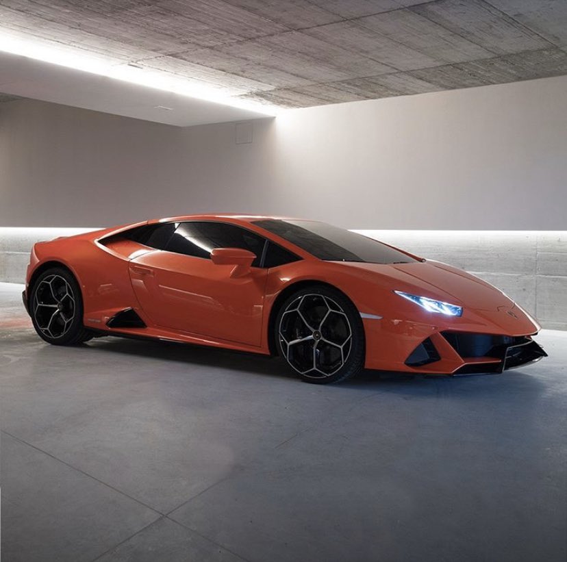 TheMensDesk's tweet photo. Safety is paramount and staying indoors is the best way to do it.

This distancing becomes slightly easier if you have something extraordinary to look at - like the Huracán EVO.

#Lamborghini #HuracanEVO #IoRestoAcasa #StayHome https://t.co/kwXIIk6oI6