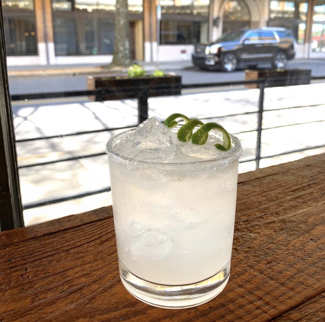 jcholdway's tweet photo. Curbside cocktail alert! Margaritas to match the sunshine ☀️ order online or call to purchase. Must be purchased with food items. 2 cocktails for $20 just stir in some ice and enjoy! #jcholdway #curbsidepickup #margarita https://t.co/qrnx7F2UtU