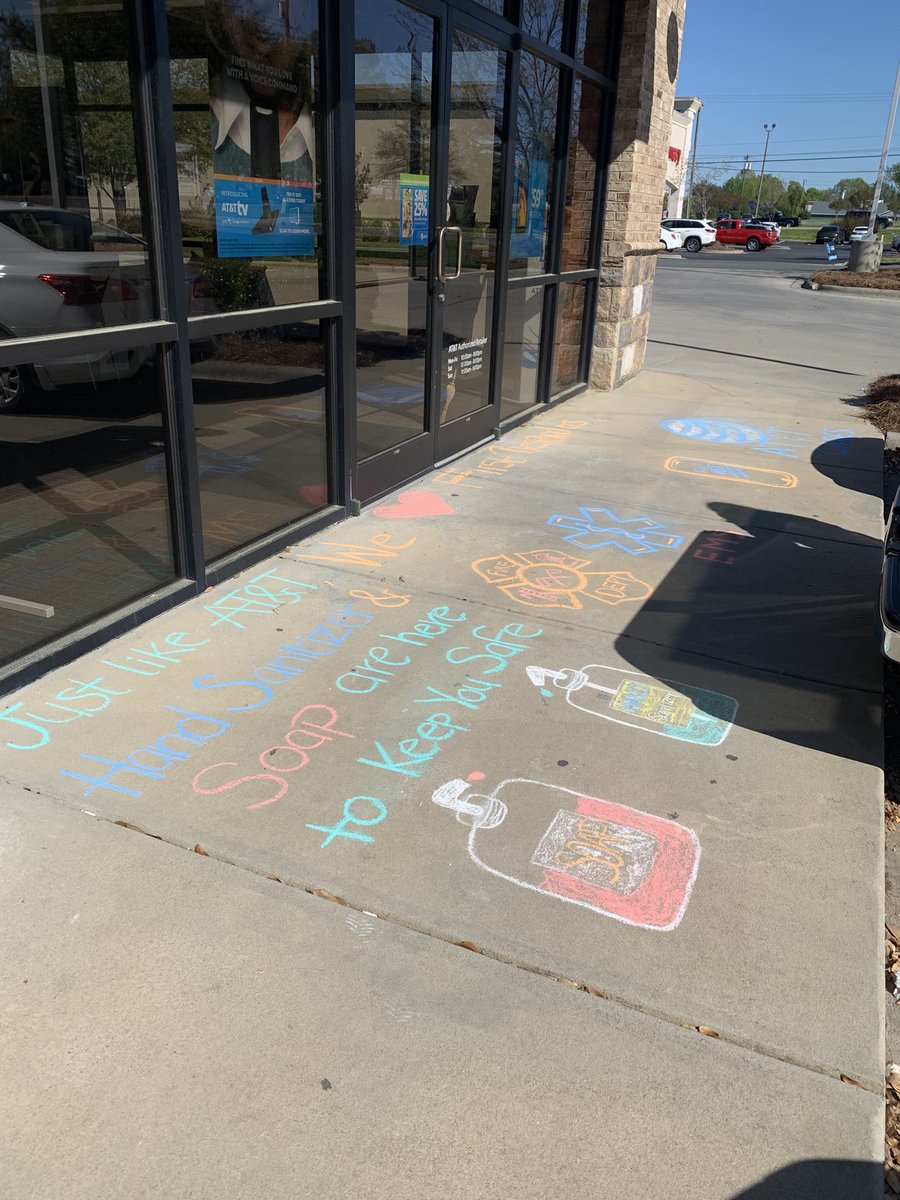 I love how ⁦<a href="/ArtVallas/">Art Vallas</a>⁩ and the Indian Trail team decorated their sidewalk 🤩 ⁦⁦<a href="/AdamMRagab/">Adam M. Ragab</a>⁩ ⁦<a href="/404girl/">Betsy Francis</a>⁩ ⁦<a href="/JakeAraghi/">Jake Araghi</a>⁩ ⁦@attportablesel1⁩ @attportables⁩